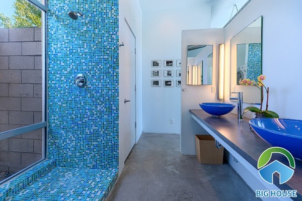 Gạch mosaic thủy tinh tông xanh ốp nhà tắm