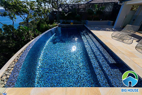 gạch mosaic thủy tinh ốp lát bể bơi 