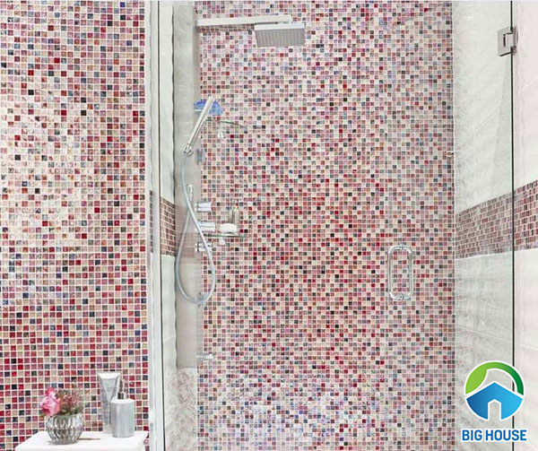 gạch mosaic màu hồng ốp nhà tắm 