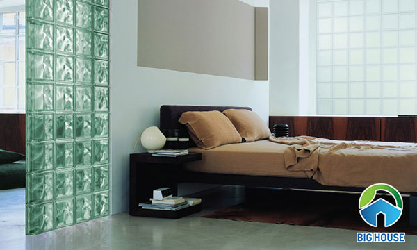 Ngăn vách phòng ngủ bằng gạch tone màu xanh ngọc 