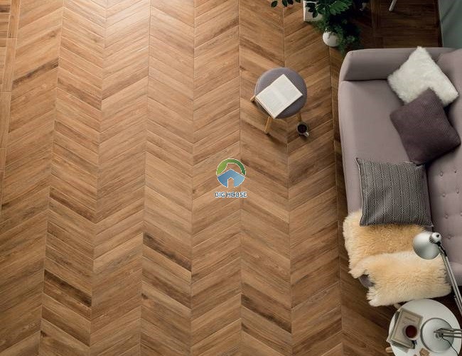 Gạch giả gỗ vàng nâu ấm áp lát kiểu chevron Gạch giả gỗ vàng nâu ấm áp lát kiểu chevron