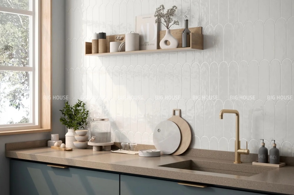 gạch mosaic màu trắng hình lông vũ